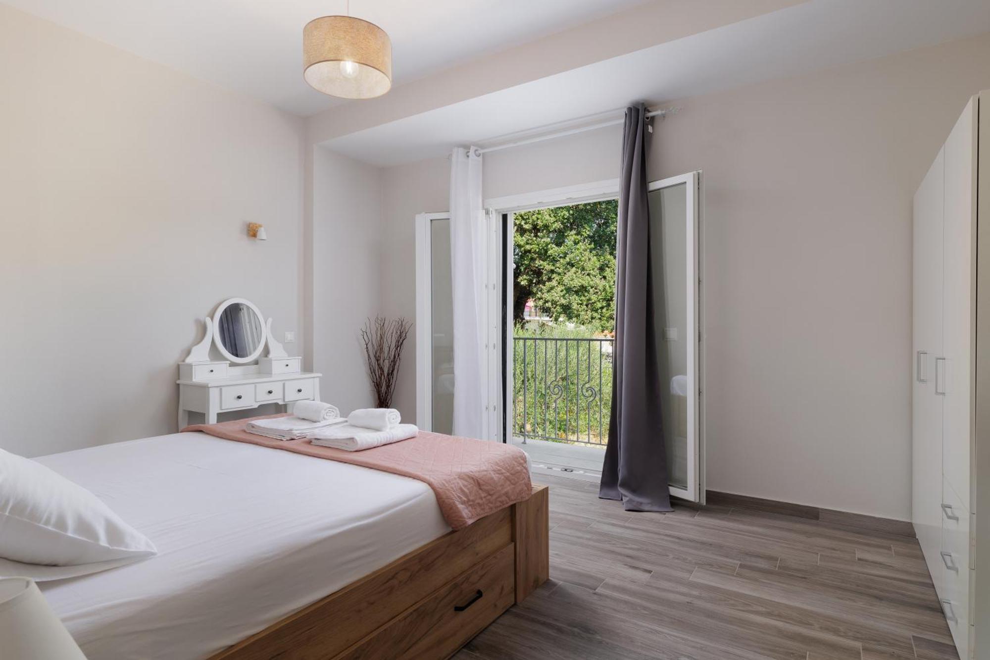 Sundial House Apartment Poulades